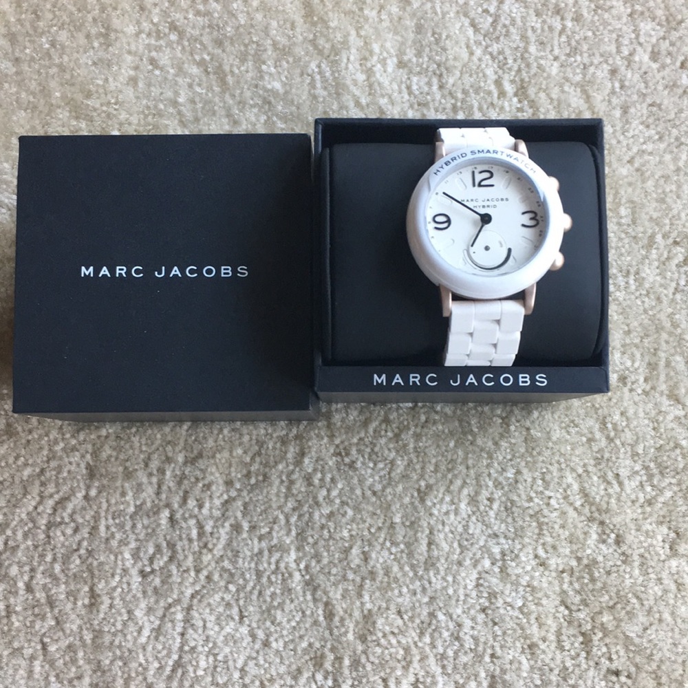 Marc Jacobs “Riley” Hybrid smart watch